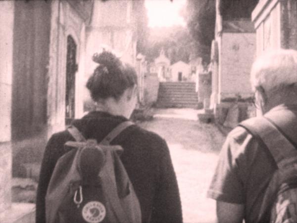 Courir le passé, de peur qu'il n'échappe, en écriture - Film documentaire