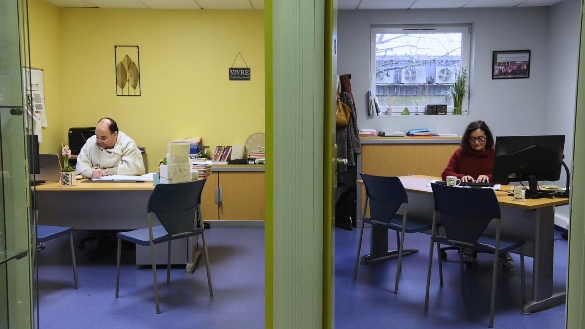 Symphonie pour un ESAT, 2024 - Documentaire, 26'
Réalisé par les travailleur.euses de l'ESAT du Tréport, accompagné.es par la réalisatrice intervenante Gabrielle Schaff